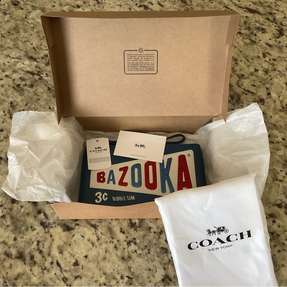 NWT Coach Bazooka Limited Edition Large Wristlet - Picture 2 of 9